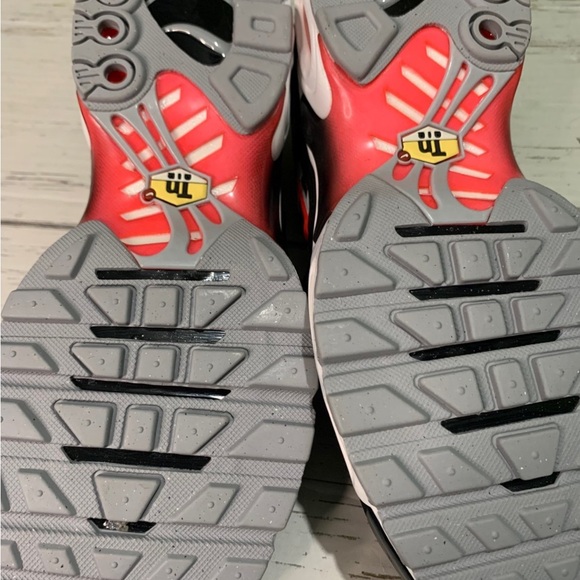 Nike Air Max Plus TN Hot Lava Running Black Crimson 852630-034 Men Size 10.5 New main image 6